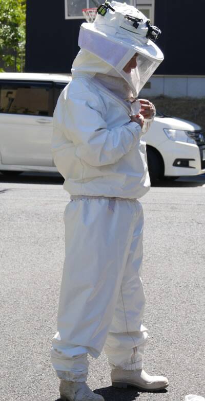 ハチ駆除用貸し出し防護服